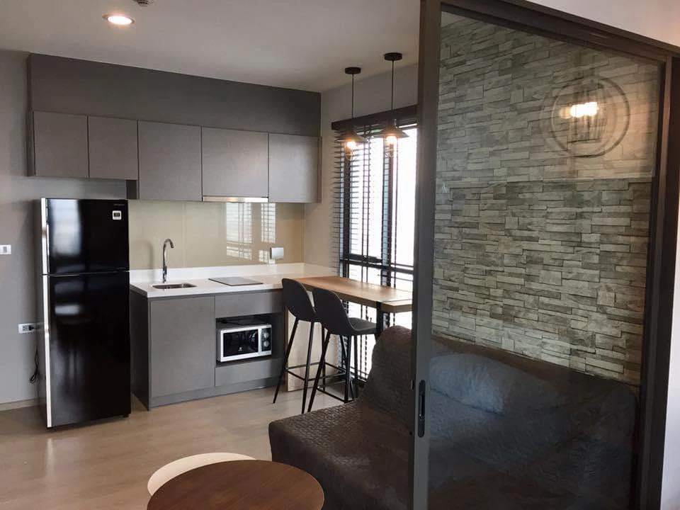 For sale or rent: Rhythm Asoke 2, 24th floor, very high, beautifully decorated in loft style. Hurry and grab it now!