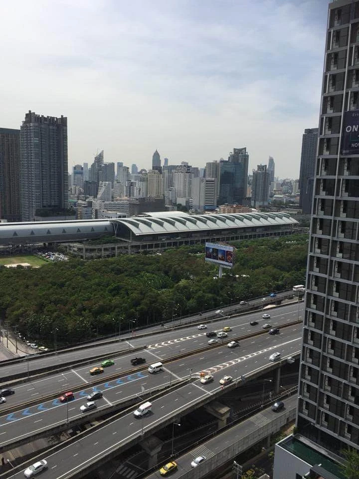 For sale or rent: Rhythm Asoke 2, 24th floor, very high, beautifully decorated in loft style. Hurry and grab it now!
