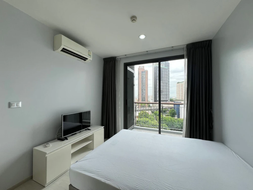 For sale, for rent, Rhythm Sukhumvit 42, 8th floor, fully furnished room, ready to move in, interested, hurry and reserve now, urgent.