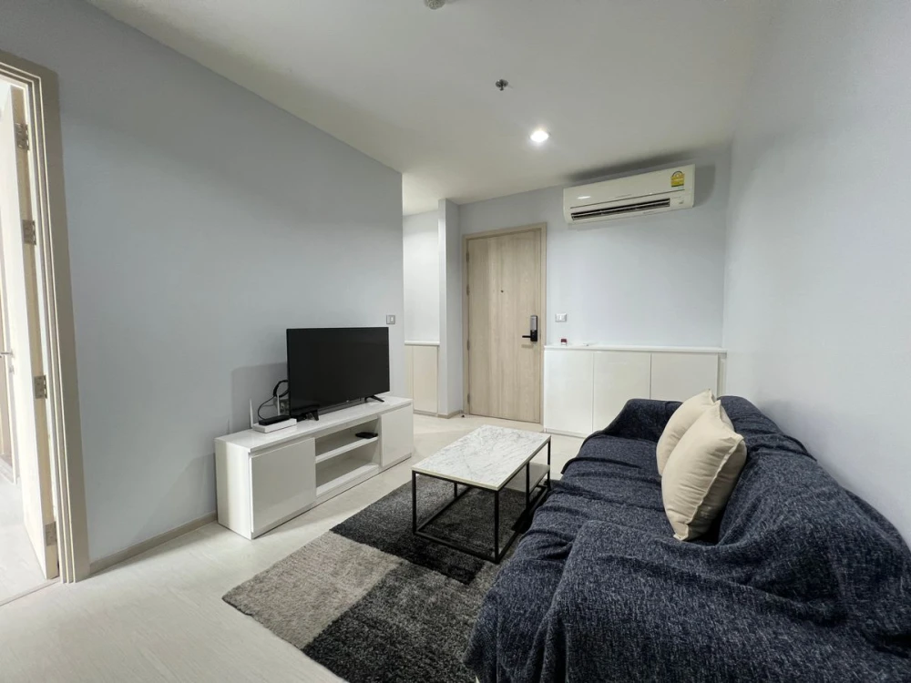 For sale, for rent, Rhythm Sukhumvit 42, 8th floor, fully furnished room, ready to move in, interested, hurry and reserve now, urgent.