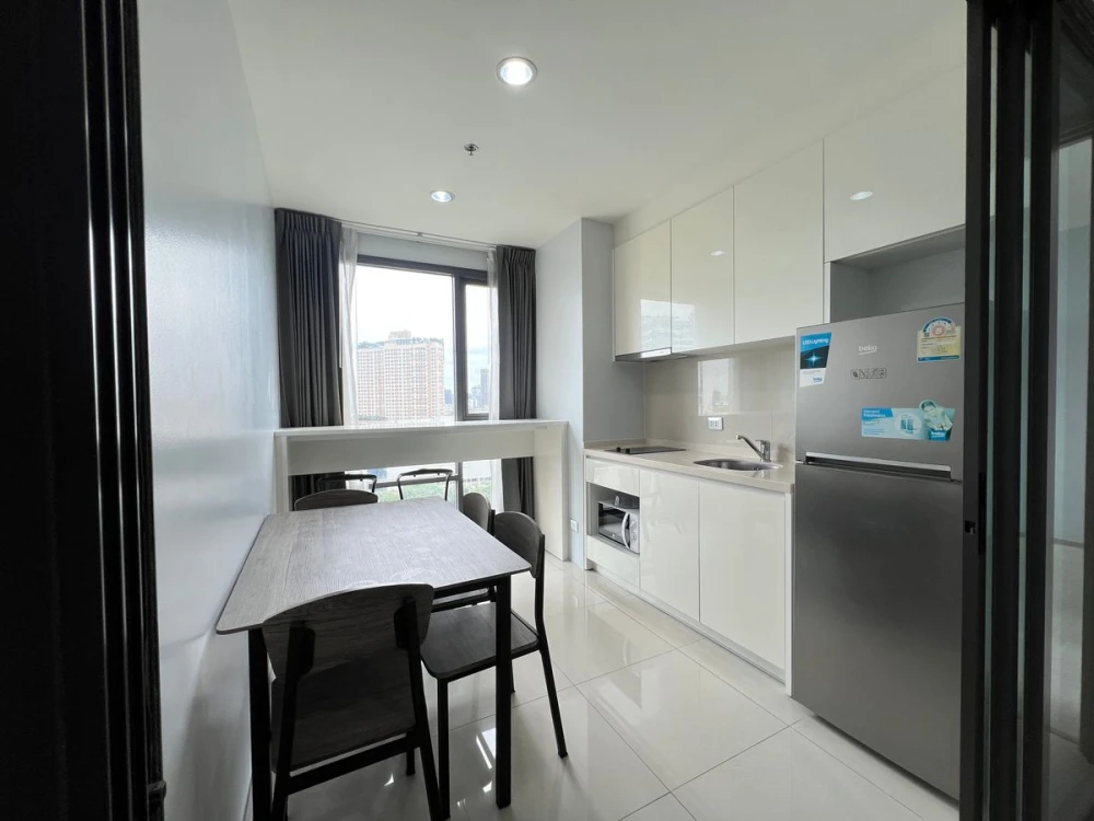 For sale, for rent, Rhythm Sukhumvit 42, 8th floor, fully furnished room, ready to move in, interested, hurry and reserve now, urgent.