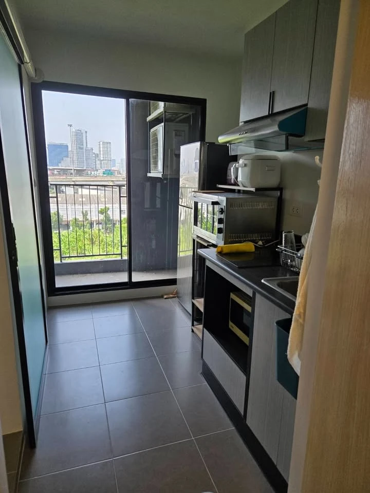 For sale, for rent Rise Rama 9, Building C, 7th floor, expressway view, fully furnished! Move in now, don't wait.
