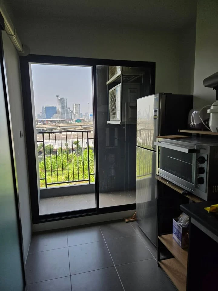 For sale, for rent Rise Rama 9, Building C, 7th floor, expressway view, fully furnished! Move in now, don't wait.
