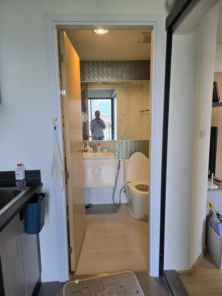 For sale, for rent Rise Rama 9, Building C, 7th floor, expressway view, fully furnished! Move in now, don't wait.