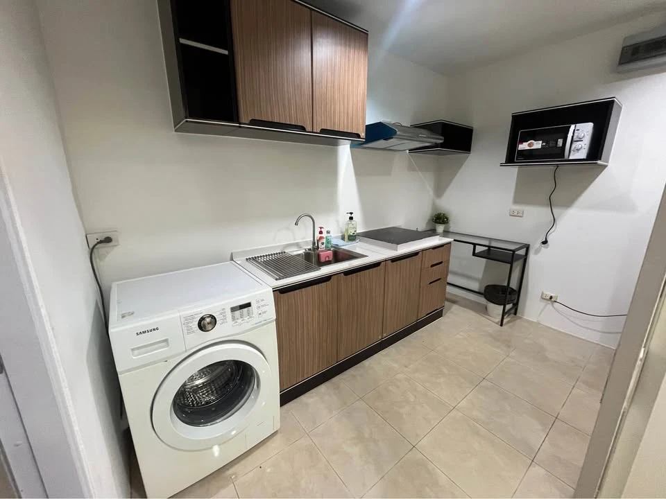For sale or rent: River Heaven, Daisy building, very large unit with Bangkok Bridge view. Book now before it's too late!
