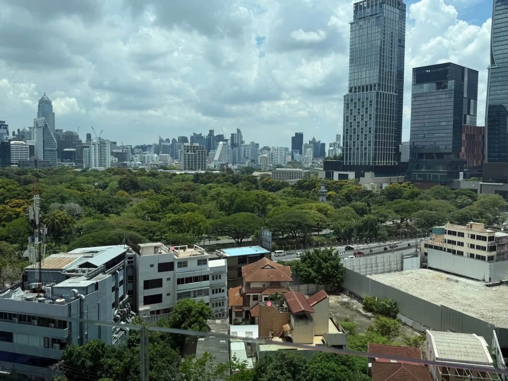 For sale or rent: Saladaeng One, a luxurious condo with Lumpini Park views, beautifully decorated and ready to move in. Book now!