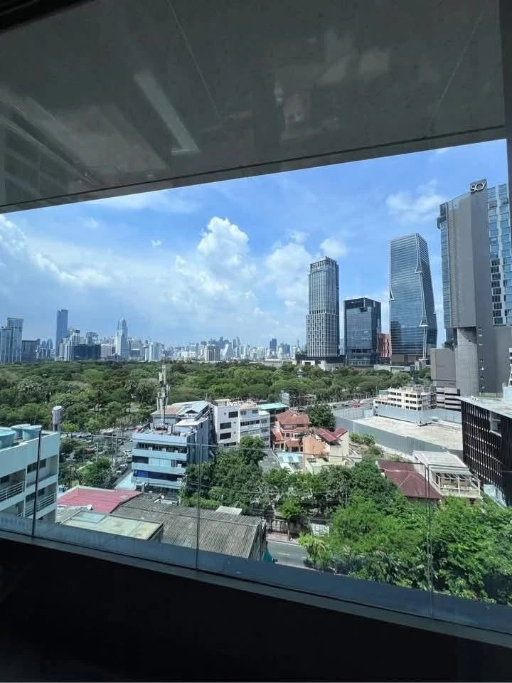 For sale or rent: Saladaeng One, a luxurious condo with Lumpini Park views, beautifully decorated and ready to move in. Book now!