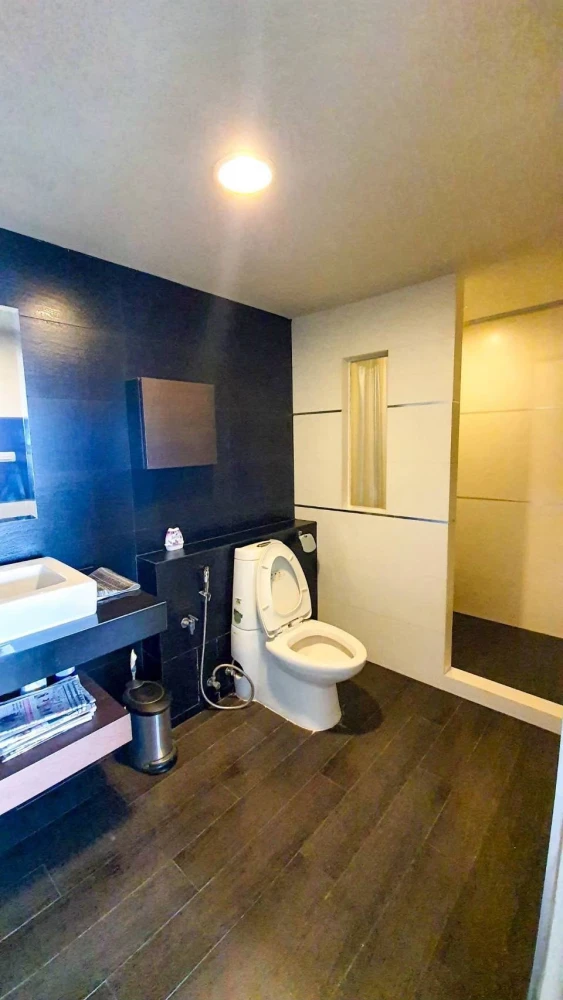 For sale or rent: Sarin Place, a spacious 103 sq.m. condo with panoramic views from the 26th floor. "Feels like home" while enjoying convenient access