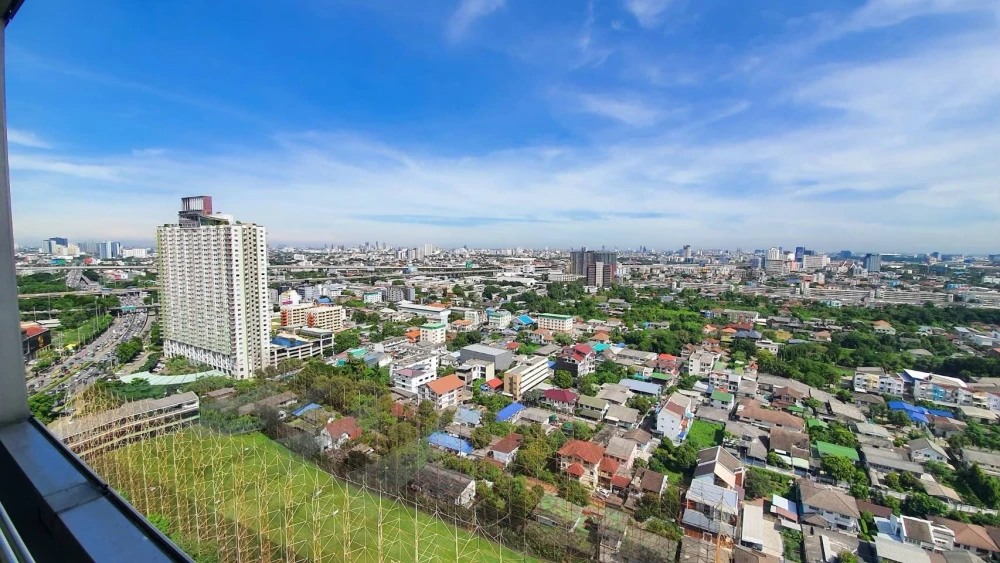 For sale or rent: Sarin Place, a spacious 103 sq.m. condo with panoramic views from the 26th floor. "Feels like home" while enjoying convenient access