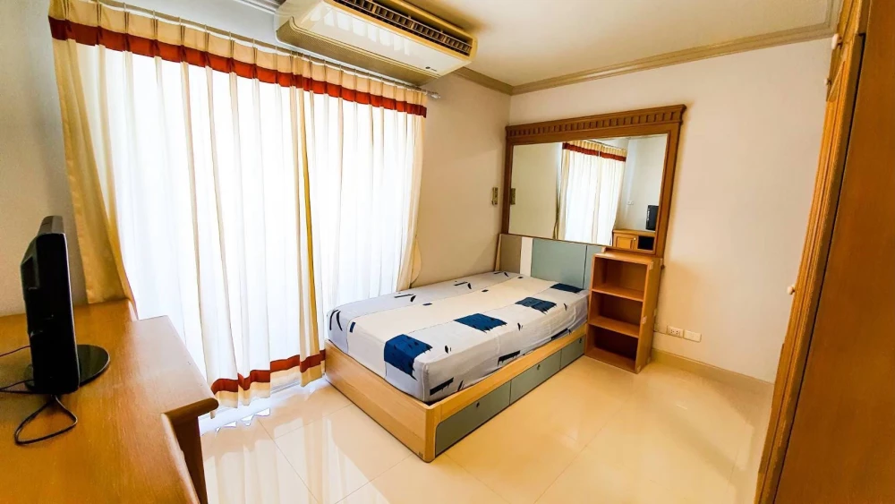 For sale or rent: Sarin Place, a spacious 103 sq.m. condo with panoramic views from the 26th floor. "Feels like home" while enjoying convenient access