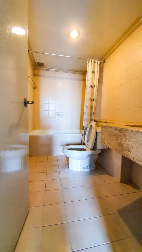 For sale or rent: Sarin Place, a spacious 103 sq.m. condo with panoramic views from the 26th floor. "Feels like home" while enjoying convenient access
