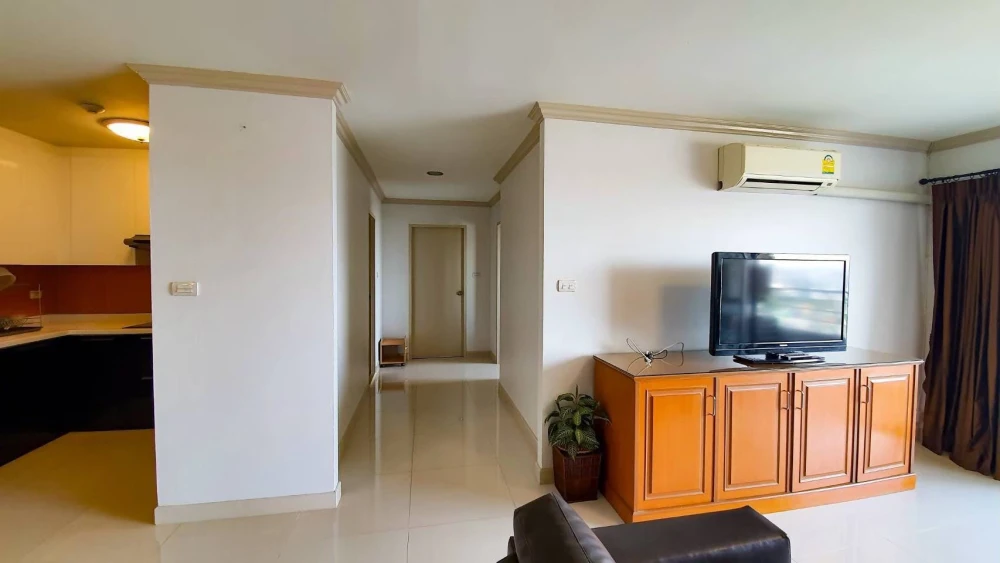 For sale or rent: Sarin Place, a spacious 103 sq.m. condo with panoramic views from the 26th floor. "Feels like home" while enjoying convenient access