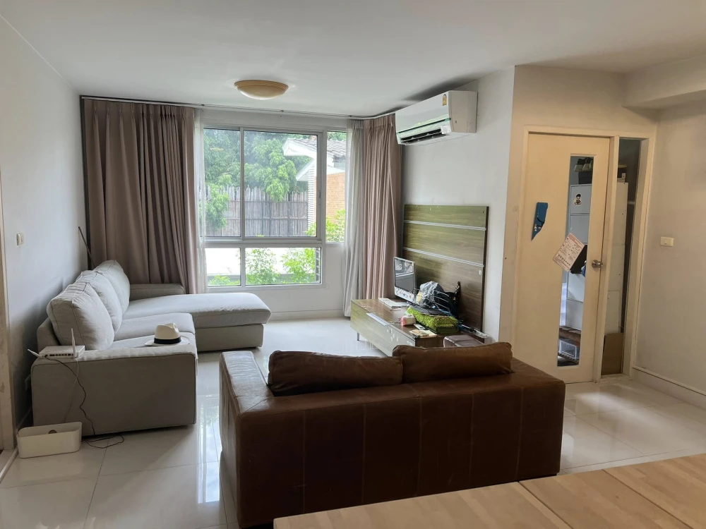 For sale or rent: Sathorn Plus-By The Garden. Spacious room with plenty of usable space. Fully furnished. Comes with a large sofa. Reserve now!