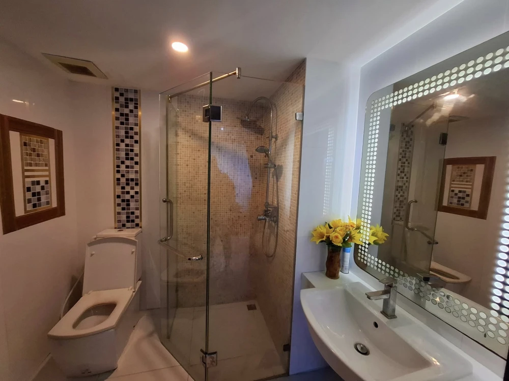 For sale or rent: Serenity Wongamat, spacious room with plenty of usable space, great location, stunningly decorated.Don't miss out on this great deal
