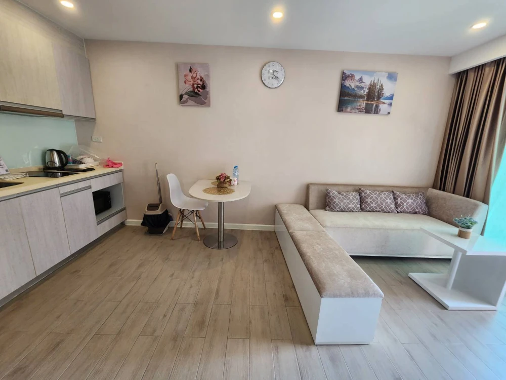 For sale, for rent Seven Seas Condo Resort Jomtien, decorated in a theme, comes with complete furniture, reserve now.