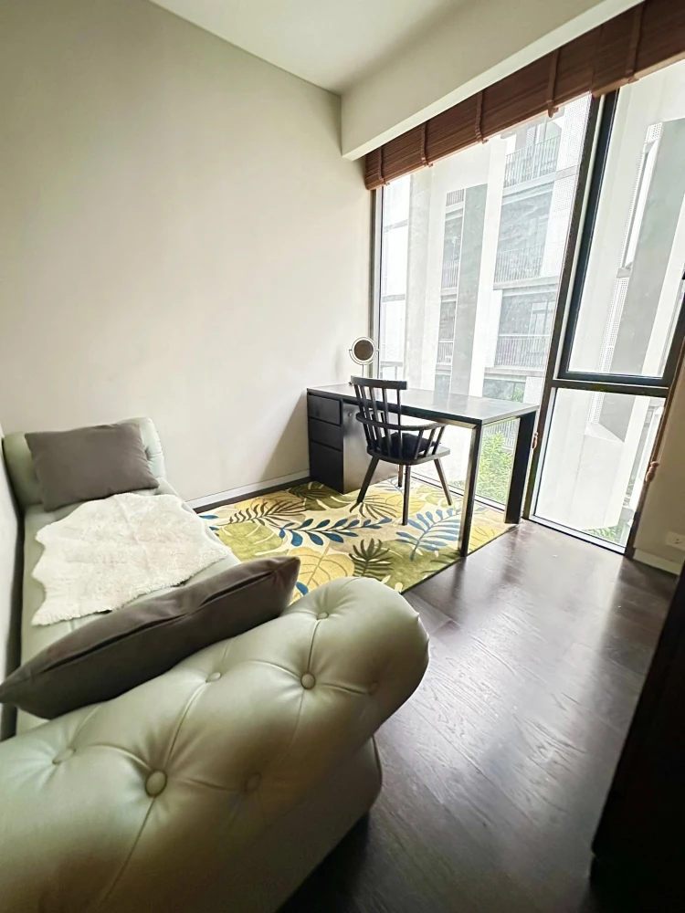 For sale or rent: Siamese Gioia, 2 bedrooms, 2 bathrooms, plenty of living space, great pool view, ready to move in, don't delay!