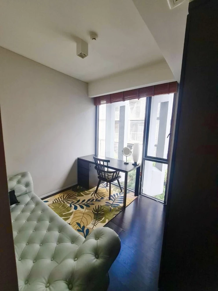 For sale or rent: Siamese Gioia, 2 bedrooms, 2 bathrooms, plenty of living space, great pool view, ready to move in, don't delay!