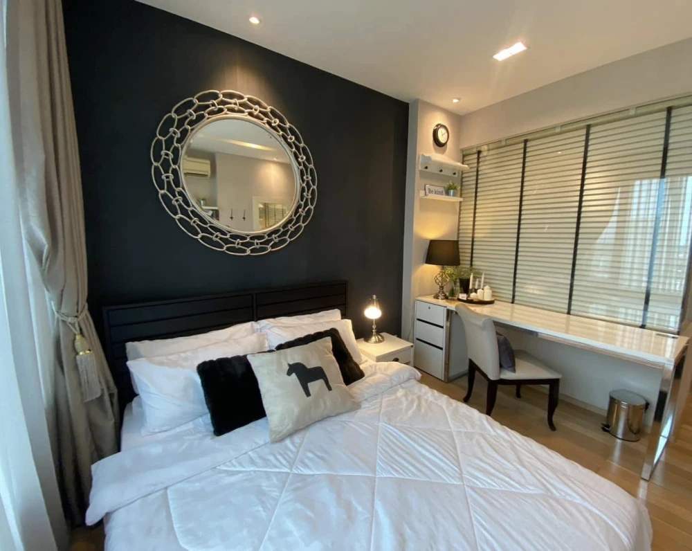 For sale, for rent Siri @ Sukhumvit, beautifully decorated room, lots of usable space, overlooking the swimming pool, hurry and book now!
