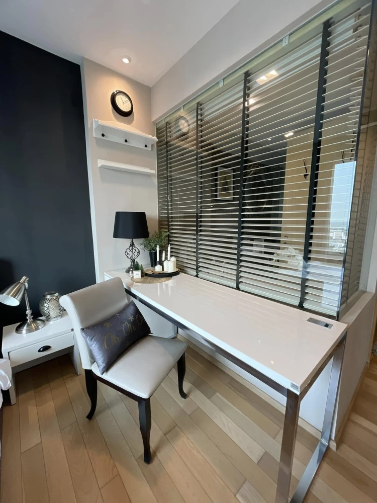 For sale, for rent Siri @ Sukhumvit, beautifully decorated room, lots of usable space, overlooking the swimming pool, hurry and book now!