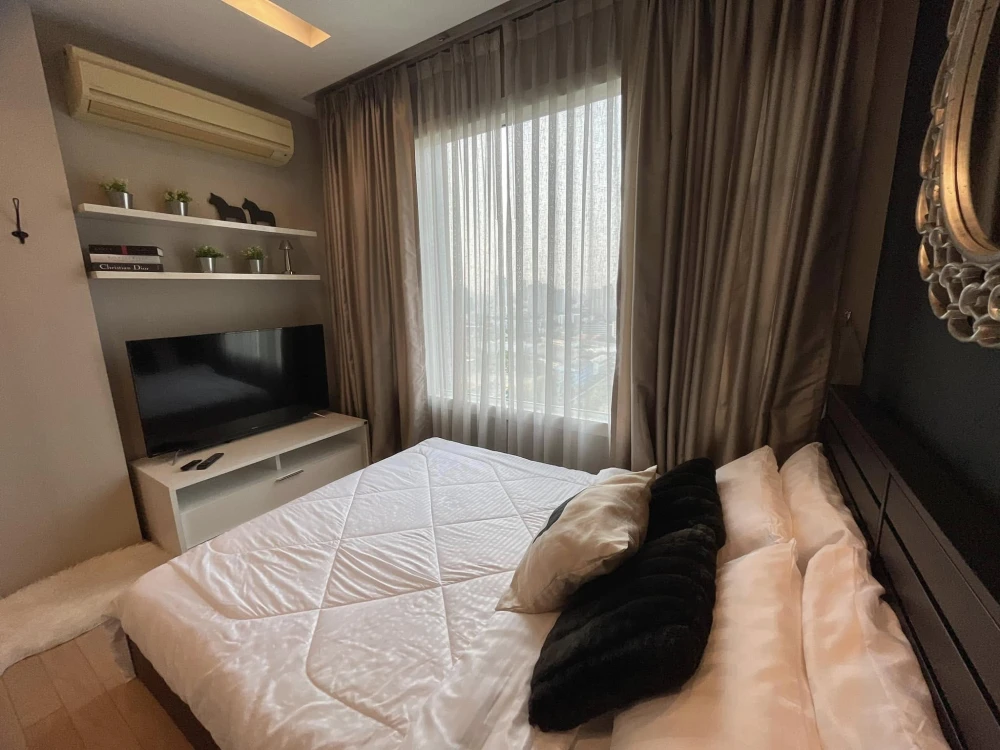 For sale, for rent Siri @ Sukhumvit, beautifully decorated room, lots of usable space, overlooking the swimming pool, hurry and book now!