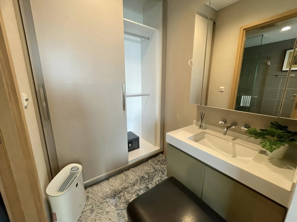 For sale, for rent Siri @ Sukhumvit, beautifully decorated room, lots of usable space, overlooking the swimming pool, hurry and book now!