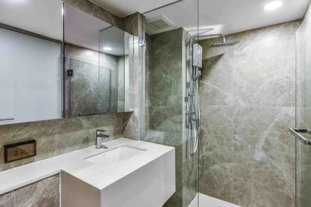For sale or rent: SOHO Bangkok Ratchada, North-facing unit, prime location, high-quality built-in furniture, fully furnished. Book now!