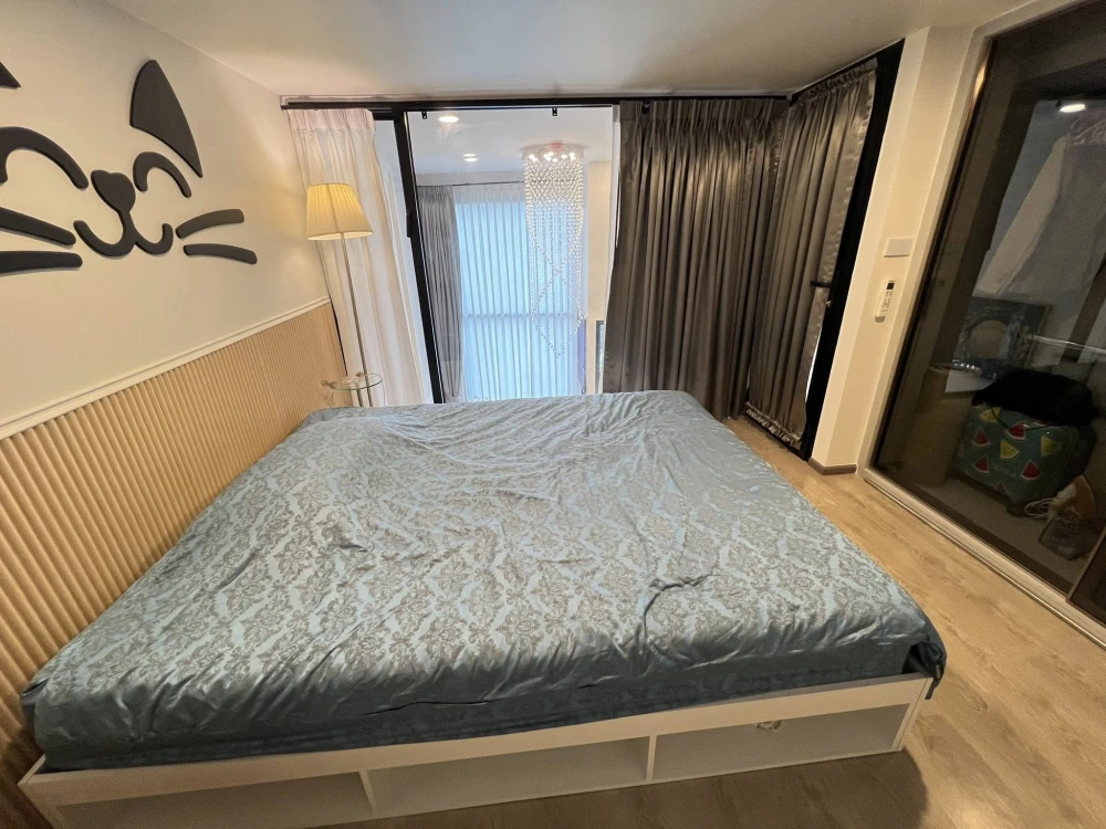 For sale or rent: SOHO Bangkok Ratchada, North-facing unit, prime location, high-quality built-in furniture, fully furnished. Book now!