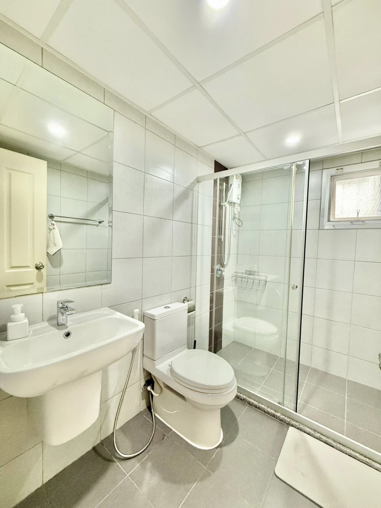 For sale or rent: Supalai City Resort Chaengwatthana. Spacious room with plenty of usable space. Fully furnished. Reserve now!