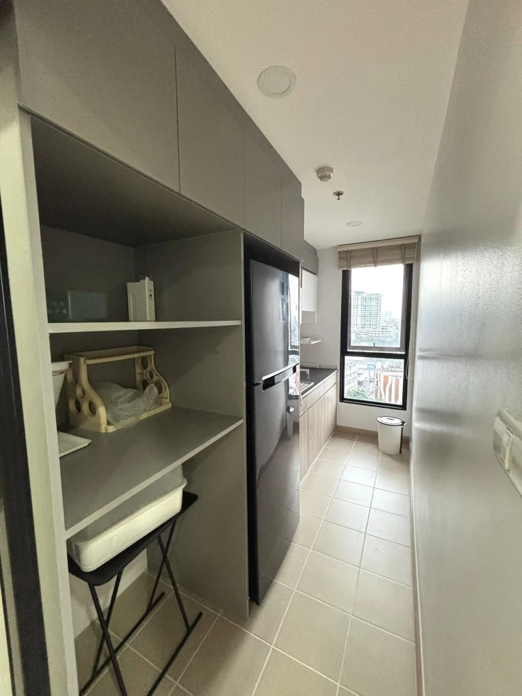 For sale or rent: Supalai Loft Prajadhipok-Wongwian Yai. Spacious room with plenty of usable space. Good location. Reserve now!
