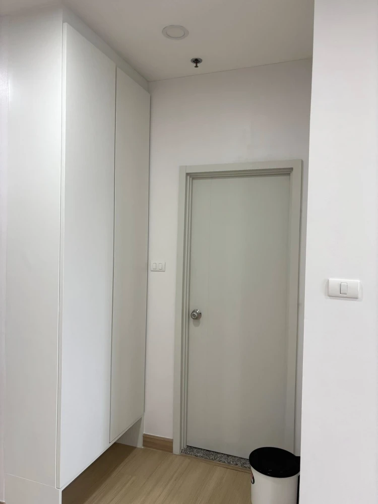For sale or rent: Supalai Loft Prajadhipok-Wongwian Yai. Spacious room with plenty of usable space. Good location. Reserve now!