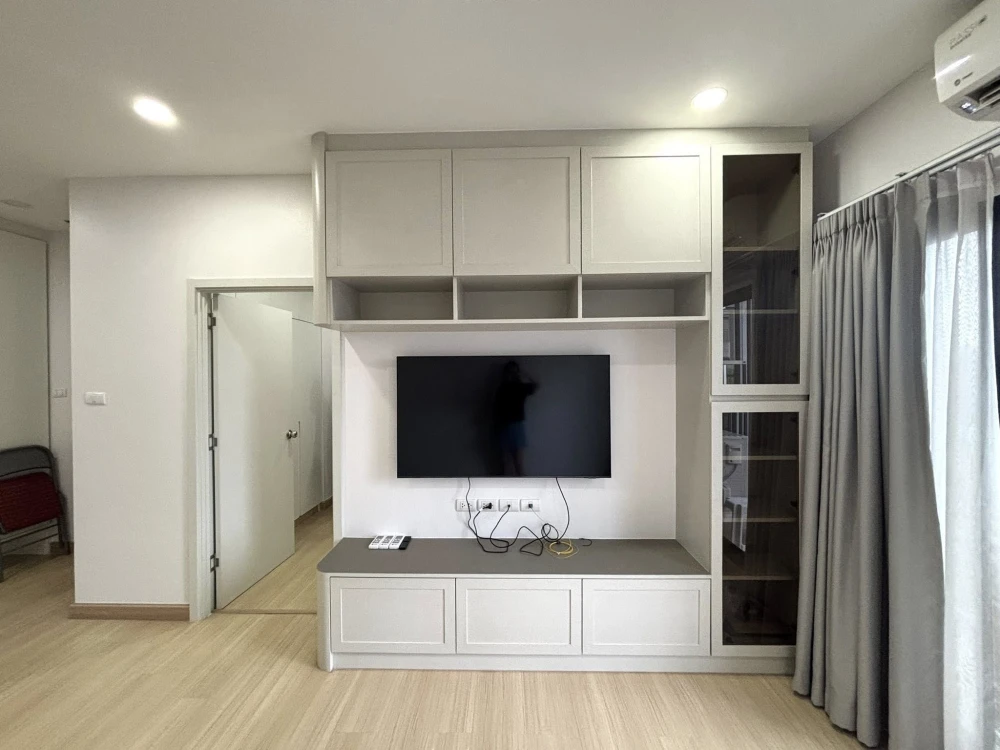 For sale or rent: Supalai Loft Prajadhipok-Wongwian Yai. Spacious room with plenty of usable space. Good location. Reserve now!