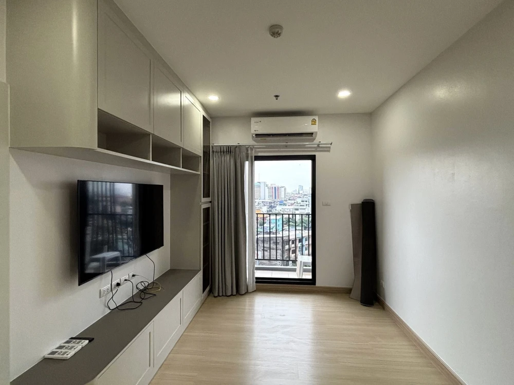 For sale or rent: Supalai Loft Prajadhipok-Wongwian Yai. Spacious room with plenty of usable space. Good location. Reserve now!