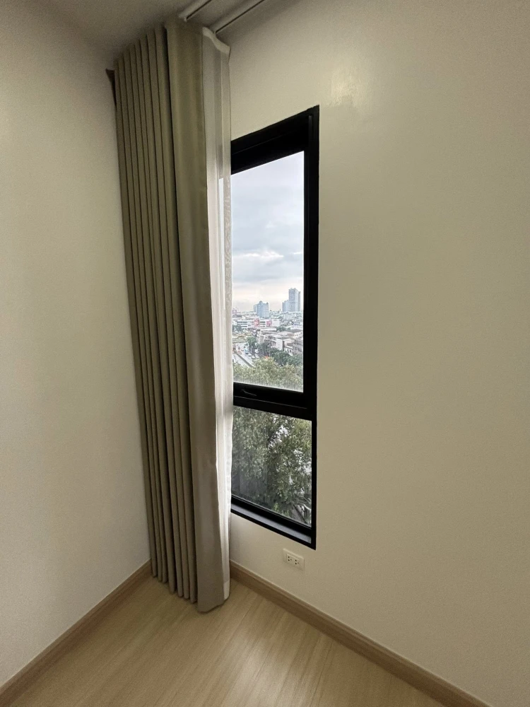 For sale or rent: Supalai Loft Prajadhipok-Wongwian Yai. Spacious room with plenty of usable space. Good location. Reserve now!