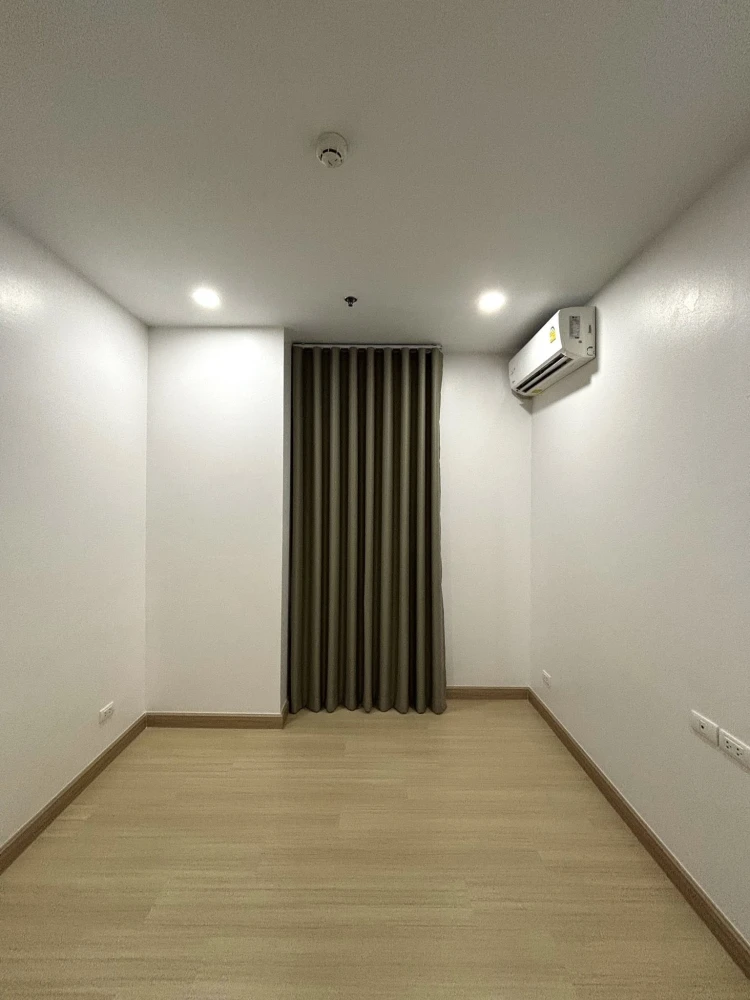 For sale or rent: Supalai Loft Prajadhipok-Wongwian Yai. Spacious room with plenty of usable space. Good location. Reserve now!