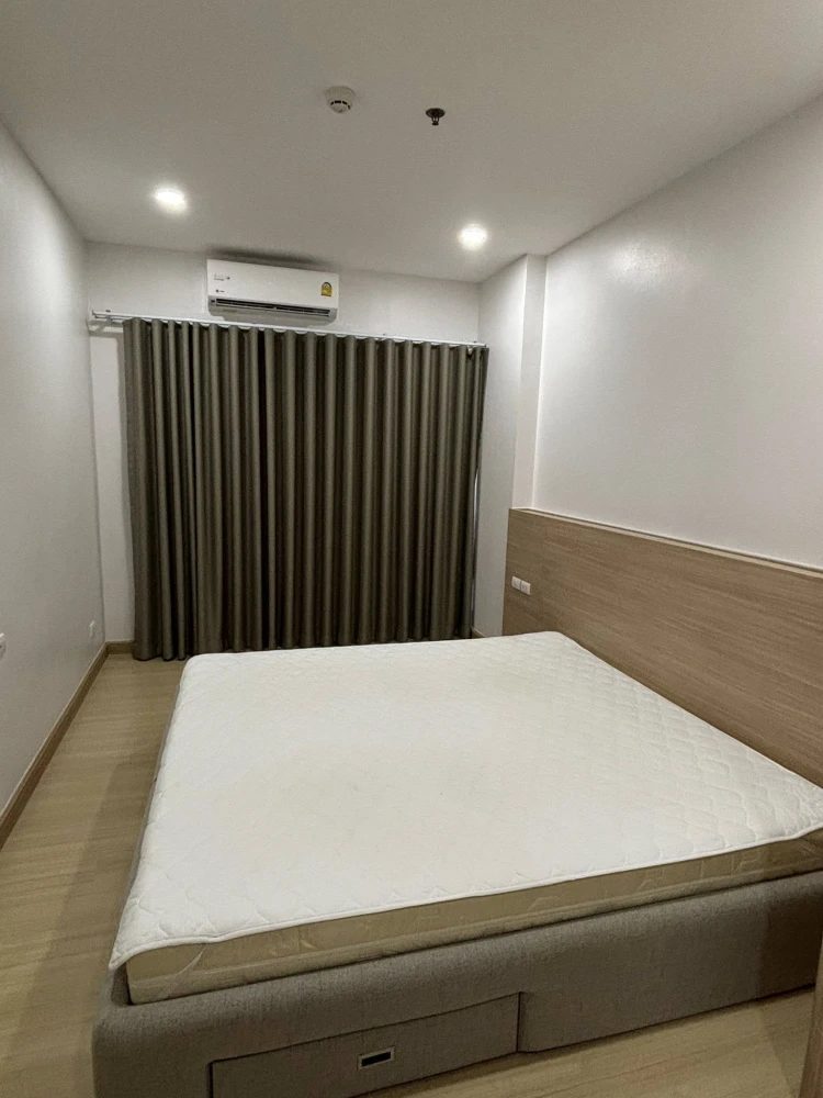 For sale or rent: Supalai Loft Prajadhipok-Wongwian Yai. Spacious room with plenty of usable space. Good location. Reserve now!