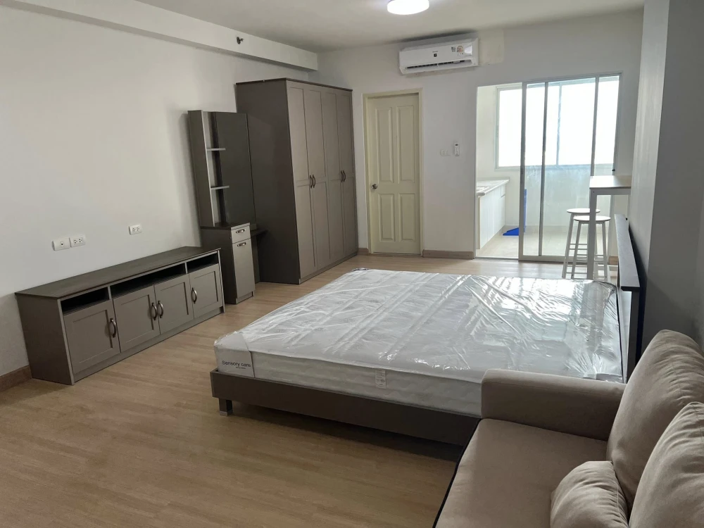 For sale, for rent Supalai Park Kaset, studio room with plenty of usable space, fully furnished, must book.