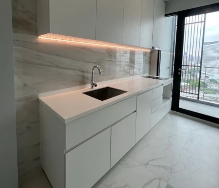 For sale or rent: Supalai Premier Charoen Nakhon, high floor, river view. Interested? Hurry and reserve now!
