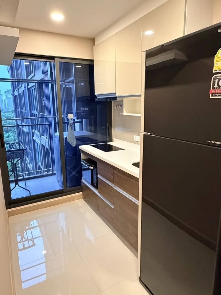 For sale or rent: Supalai Prime Rama 9. A lovely unit, fully furnished and equipped with all appliances—just bring your suitcase and move right in! Do