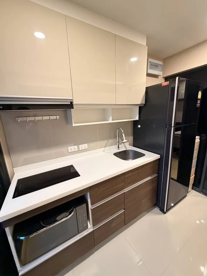 For sale or rent: Supalai Prime Rama 9. A lovely unit, fully furnished and equipped with all appliances—just bring your suitcase and move right in! Do