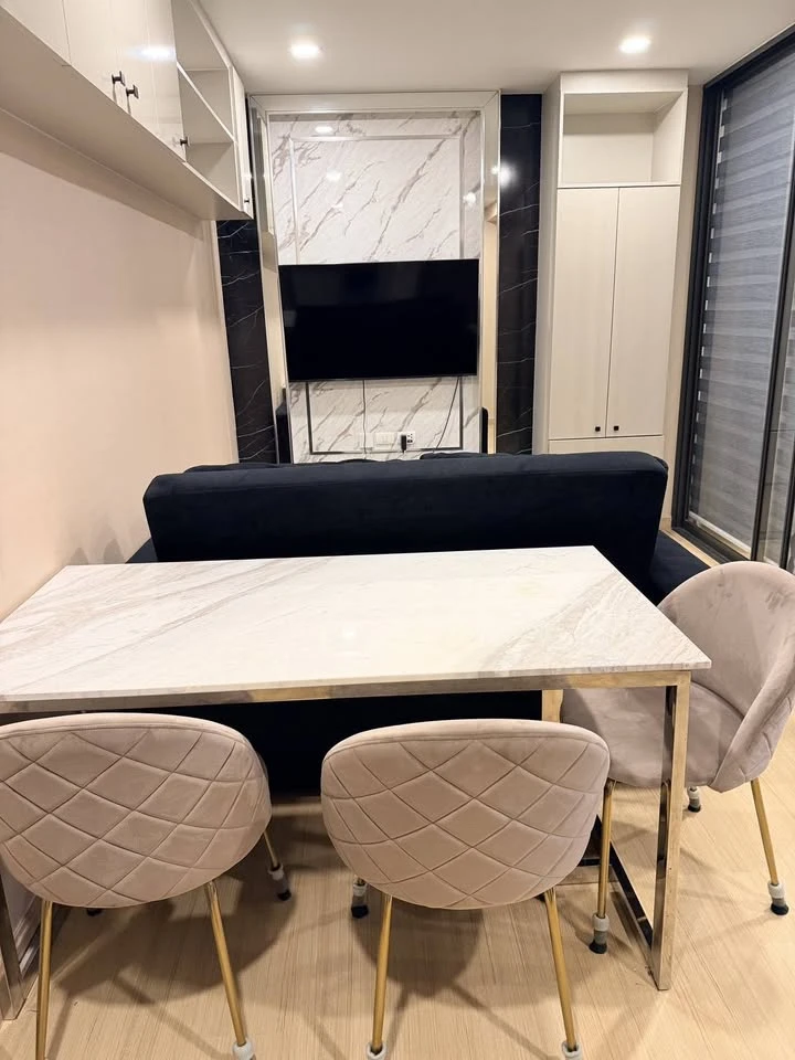 For sale or rent: Supalai Prime Rama 9. A lovely unit, fully furnished and equipped with all appliances—just bring your suitcase and move right in! Do