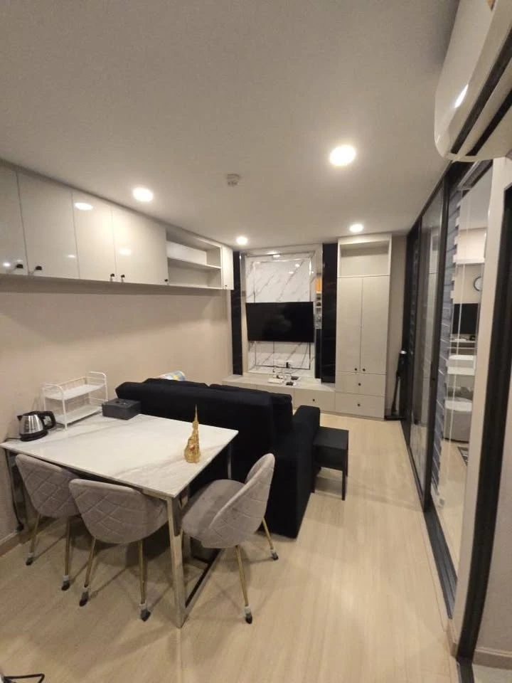 For sale or rent: Supalai Prime Rama 9. A lovely unit, fully furnished and equipped with all appliances—just bring your suitcase and move right in! Do