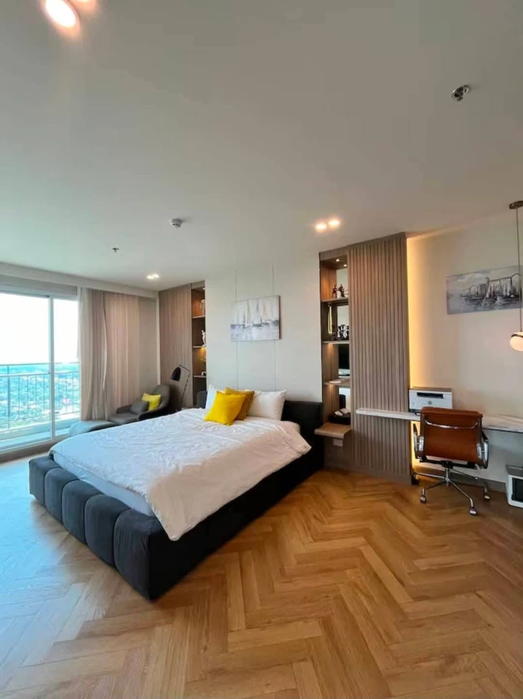 For sale or rent: Supalai Riva Grand Rama 3, high floor (26th floor), 4 bedrooms, 5 bathrooms, beautifully decorated. Don't miss this opportunity!