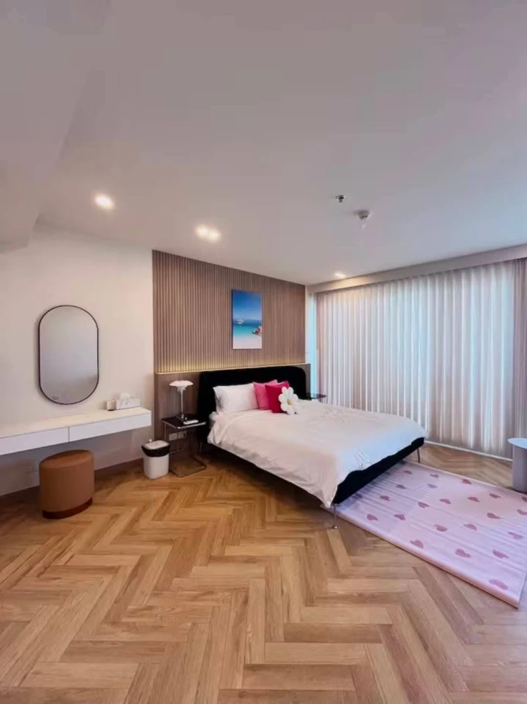 For sale or rent: Supalai Riva Grand Rama 3, high floor (26th floor), 4 bedrooms, 5 bathrooms, beautifully decorated. Don't miss this opportunity!