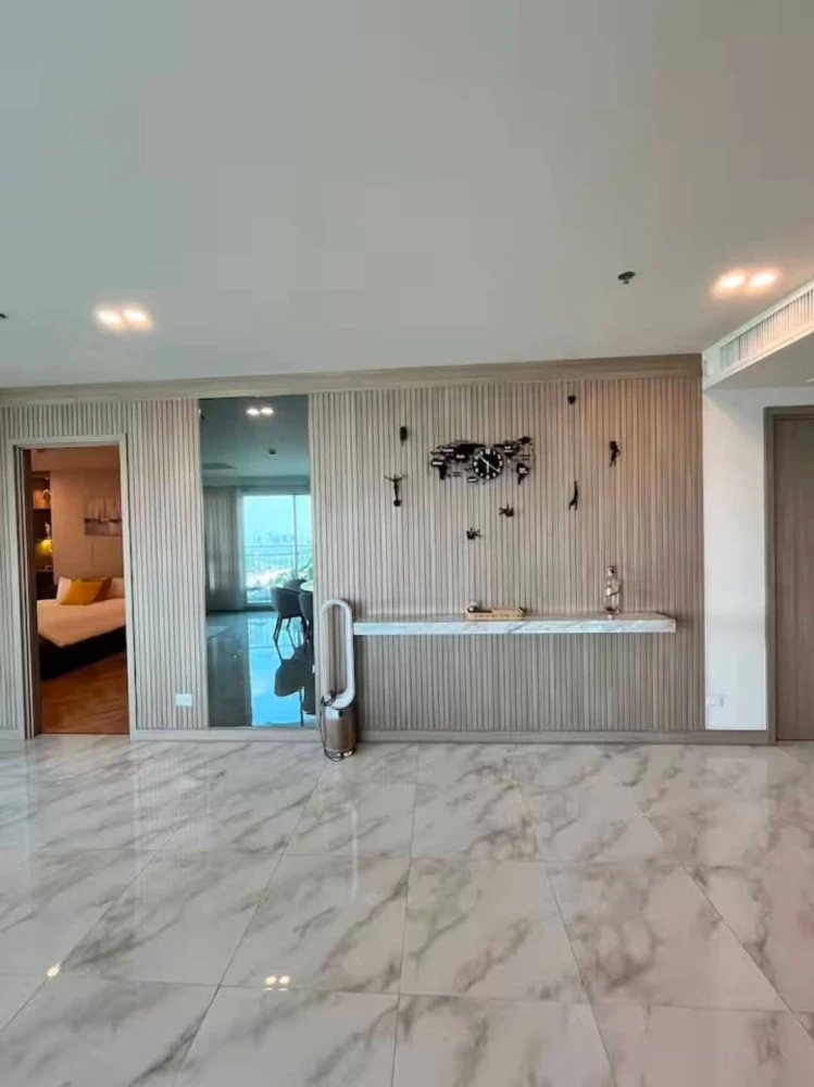 For sale or rent: Supalai Riva Grand Rama 3, high floor (26th floor), 4 bedrooms, 5 bathrooms, beautifully decorated. Don't miss this opportunity!