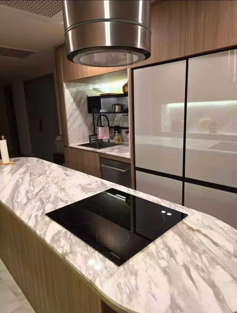 For sale or rent: Supalai Riva Grand Rama 3, high floor (26th floor), 4 bedrooms, 5 bathrooms, beautifully decorated. Don't miss this opportunity!