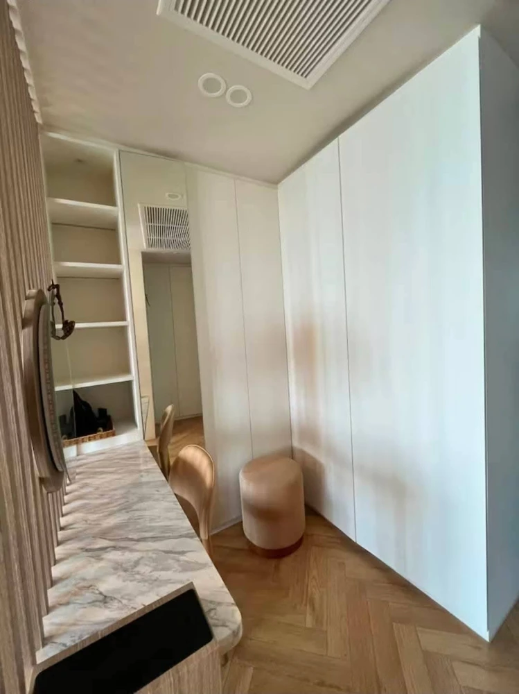 For sale or rent: Supalai Riva Grand Rama 3, high floor (26th floor), 4 bedrooms, 5 bathrooms, beautifully decorated. Don't miss this opportunity!