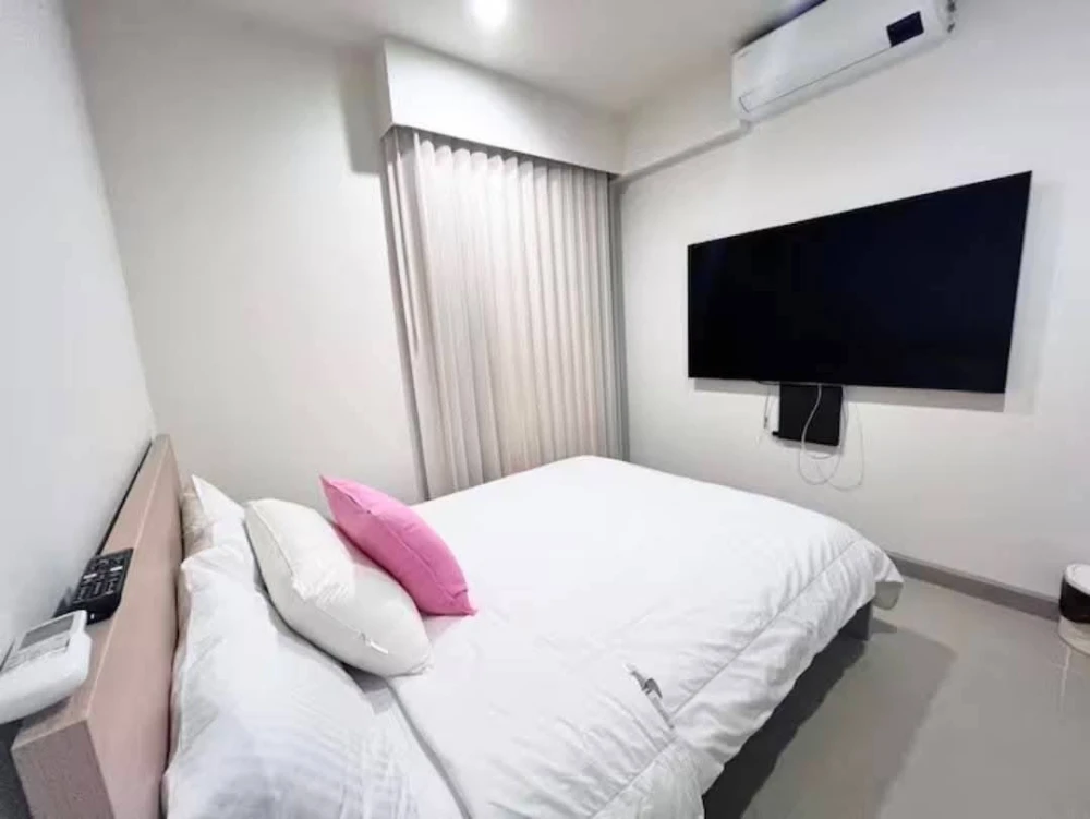 For sale or rent: Supalai Riva Grand Rama 3, high floor (26th floor), 4 bedrooms, 5 bathrooms, beautifully decorated. Don't miss this opportunity!