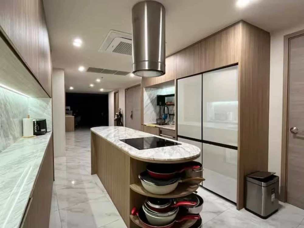 For sale or rent: Supalai Riva Grand Rama 3, high floor (26th floor), 4 bedrooms, 5 bathrooms, beautifully decorated. Don't miss this opportunity!