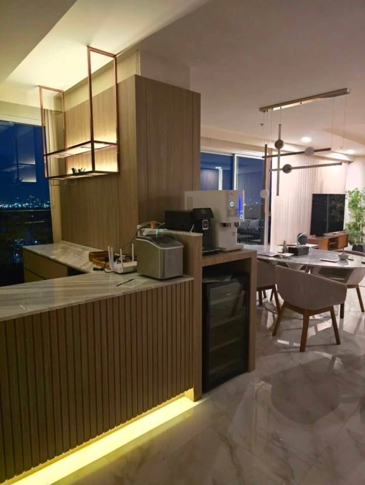 For sale or rent: Supalai Riva Grand Rama 3, high floor (26th floor), 4 bedrooms, 5 bathrooms, beautifully decorated. Don't miss this opportunity!