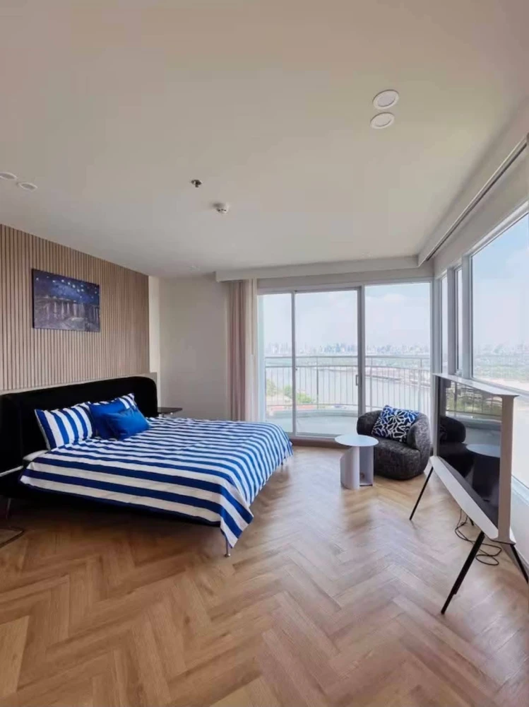 For sale or rent: Supalai Riva Grand Rama 3, high floor (26th floor), 4 bedrooms, 5 bathrooms, beautifully decorated. Don't miss this opportunity!